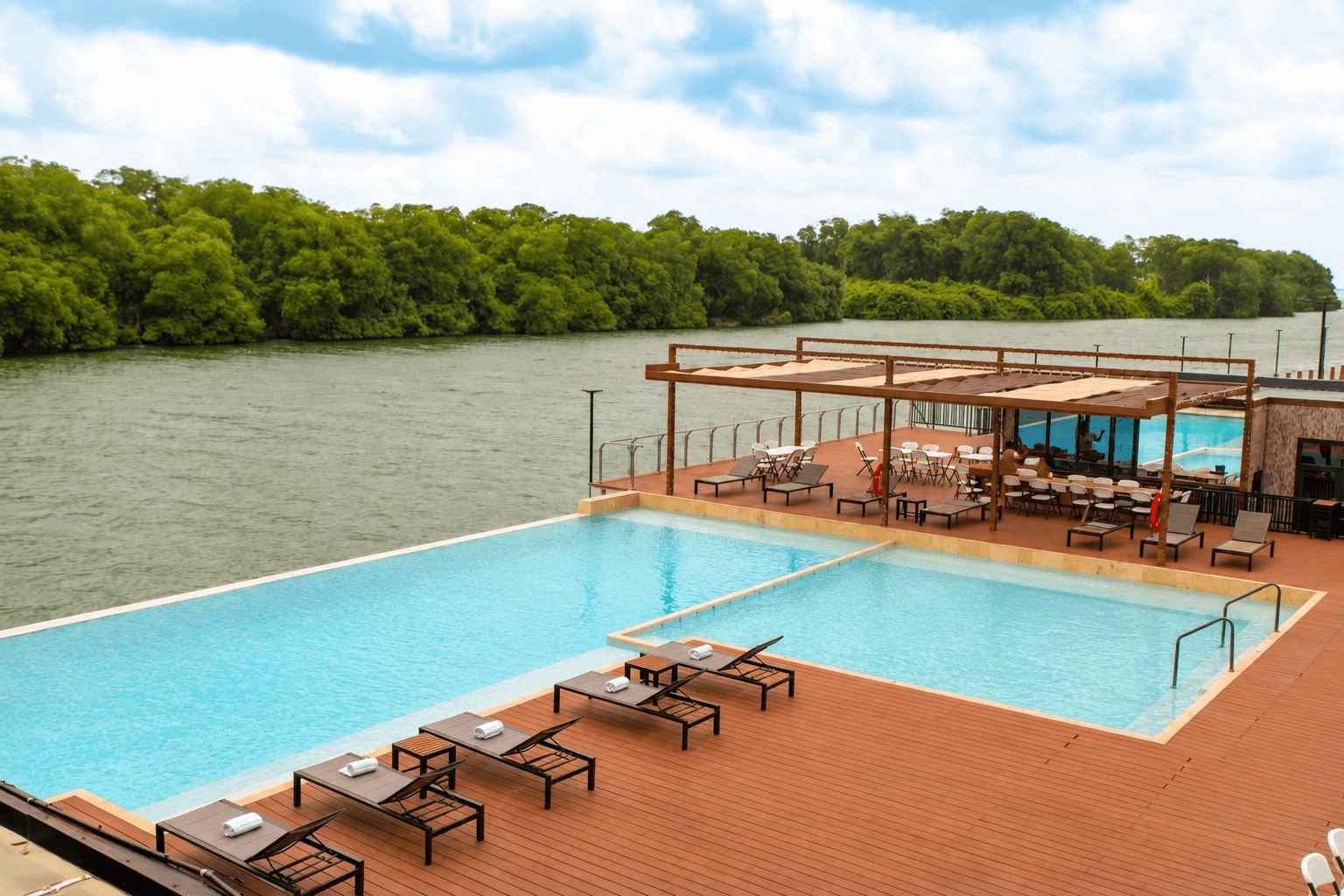 Riverside infinity pool and sun deck at Wyndham Garden Belize City Grand Resort
